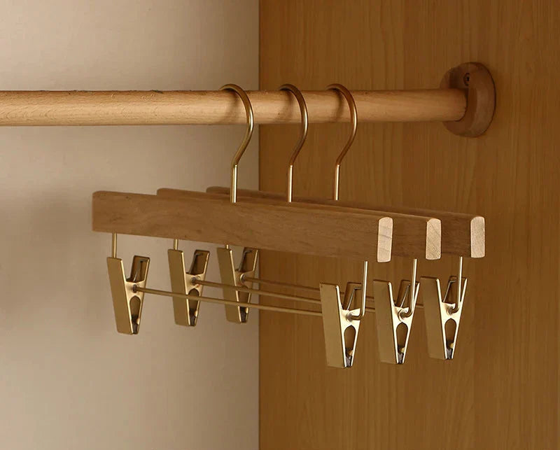 Wooden clothes hanger made of cedar wood | Wide shoulder design – organization, storage