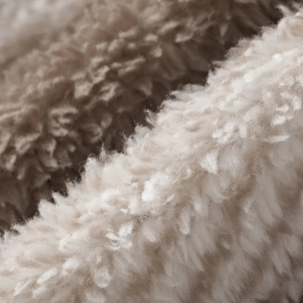 Luxurious Men's Fur Jacket in Velvet-Soft Material – Casual Wear, Winter Fashion